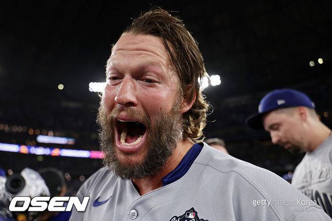 공 안 던져서 좋다, 야구 안 한다니까 초유의 파격, 은퇴한 투수가 국대라니…커쇼는 왜 WBC 합류했나