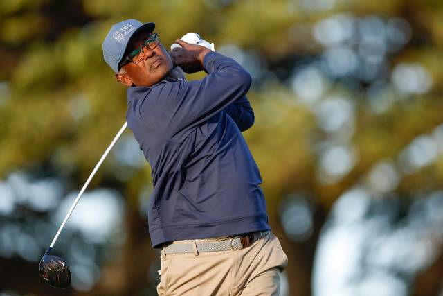 티샷을 하고 있는 비제이 싱. 사진 제공=AFP연합뉴스