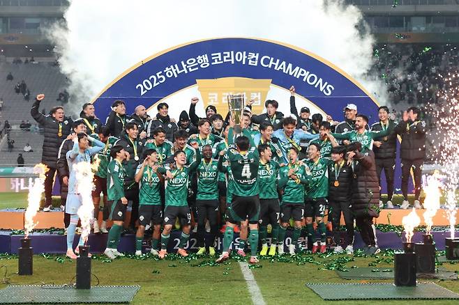한국프로축구연맹, 내년부터 K리그2-K3리그 승강제 실시…K리그 우승팀-코리아컵 우승팀의 맞대결인 슈퍼컵도 20년만에 부활