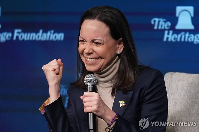 16일(현지시간) 미국에서 기자회견하는 베네수엘라 야권 지도자 마차도 [워싱턴 AP=연합뉴스. 재판매 및 DB 금지]
