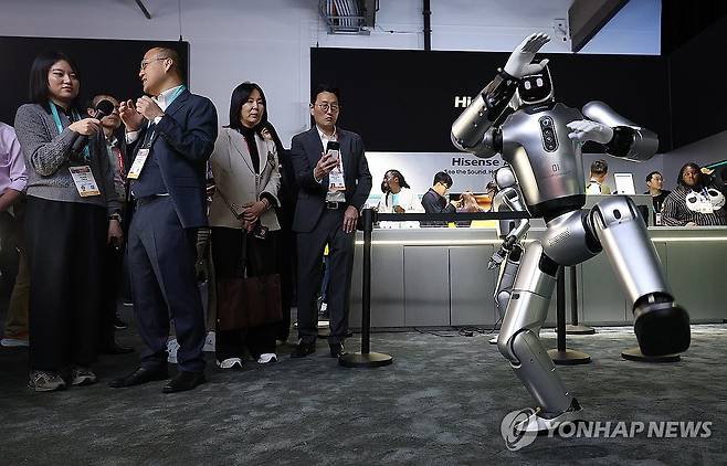 춤추는 하이센스의 로봇