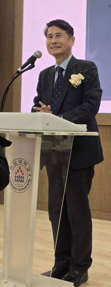 곽충환  대전기독학원 이사장이 축사하고 있다.
