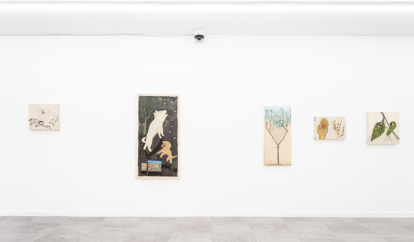 2월 14일까지 창원 '프로젝트 아이'에서 열리는 장두루 작가의 다섯 번째 개인전 이 열린다. 왼쪽부터 '거미집 수구리', '문지기 장군', '산수유 겨울', '뜰에서 나는 것을 받을 땐 손은 오목한 그릇이 되고', '어떤 존재는 나뭇잎에 깃들어 사는데'. /프로젝트 아이