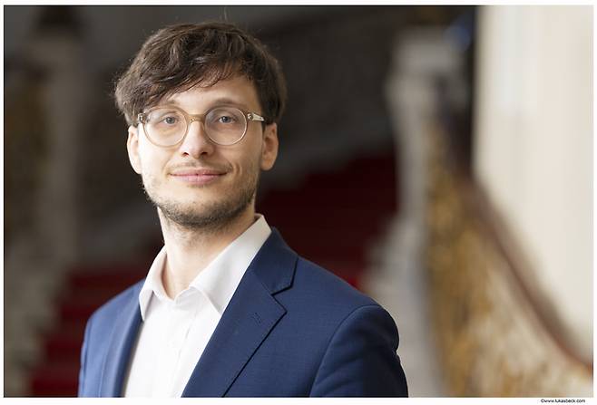 지휘자 마누엘 후버 <ⓒLukas Beck, 대구콘서트하우스 제공>