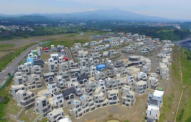 2015년 7월 이후 사업이 중단된 서귀포시 예래휴양형 주거단지 전경.