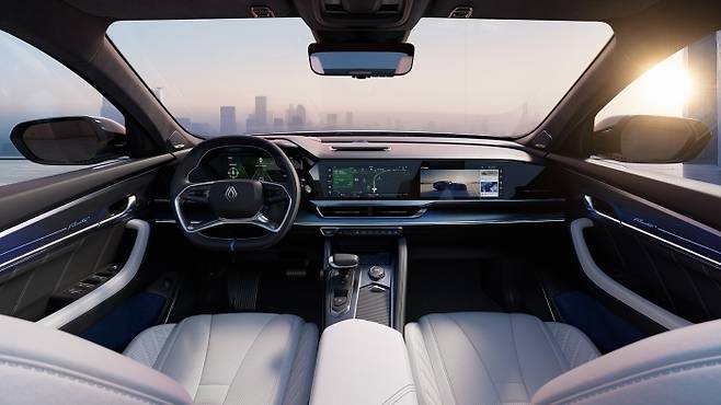 르노 필랑트 1열 실내