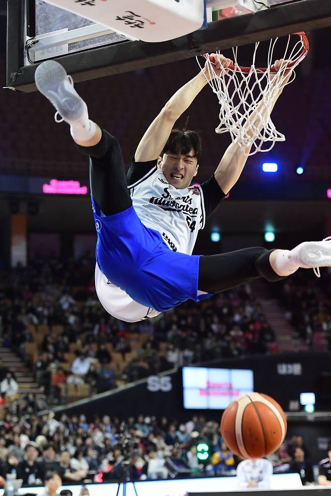 'KBL판 맥 맥클렁 탄생' 삼성 조준희 올스타전 덩크 콘테스트 2연패 달성. 눈 감고 그대로 찍었다.