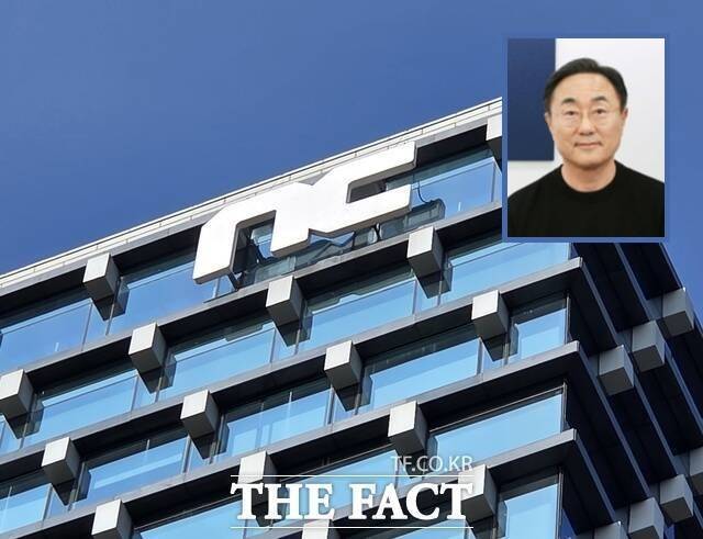 엔씨소프트가 지난해 말 출시한 '아이온2'가 매출액 1000억원을 돌파하는 등 흥행 평가를 받는 가운데 박병무 공동대표(사진 우측 상단)가 포트홀리오 확장, 비핵심 매각 전략으로 올해 턴어라운드를 이뤄낼 수 있을지 주목된다. /더팩트 DB·엔씨소프트