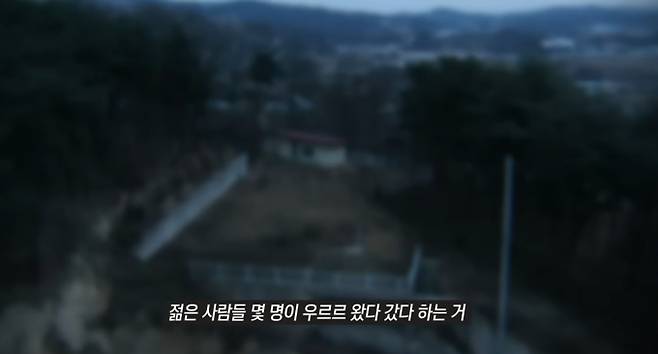 SBS '그것이 알고 싶다'가 2025년 10월 26일 발생한 유튜버 수탉 납치·살인미수 사건의 전말을 17일 방송으로 추적했다. 중고차 딜러 A씨와 직업군인 B씨는 2억 9천만원의 피해금 반환을 요구하는 수탉을 납치해 4시간 동안 극심하게 폭행했다. 공범 C씨는 범행 도구를 제공하고 거짓 계약금 계좌를 준비해 1억 5천만원을 약속받았다. 검찰은 세 사람을 강도살인미수 등으로 기소했으나, 가해자들은 책임을 떠넘기고 있다. 수탉은 중상을 입고 심각한 트라우마를 겪었지만, 천천히 회복하며 방송 활동을 재개했다.