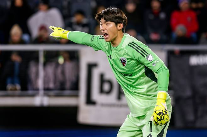 [오피셜] 이 정도면 우승 예약! '이정효호' 수원, 뒷문 강화까지 완료…'해외파 GK' 김준홍 전격 영입