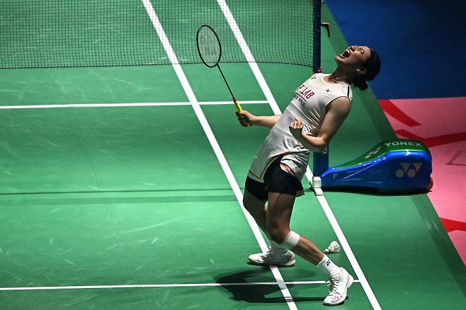 <yonhap photo-4515=""> South Korea?s An Se-young celebrates after winning against China's Wang Zhi Yi during their women's singles final match at the India Open 2026 badminton tournament in New Delhi on January 18, 2026. (Photo by Sajjad HUSSAIN / AFP)/2026-01-18 16:49:56/ <저작권자 ⓒ 1980~2026 ㈜연합뉴스. 무단 전재 재배포 금지, AI 학습 및 활용 금지></yonhap>
