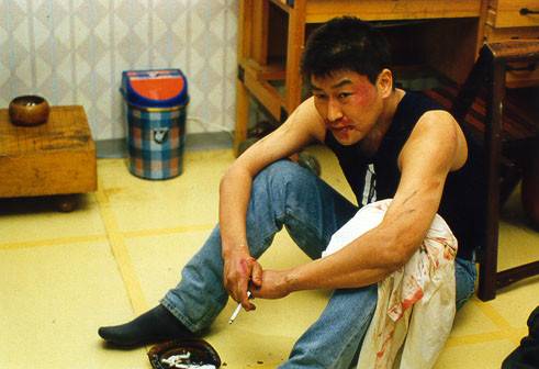 영화 ‘조용한 가족’(사진 : 명필름 제공)