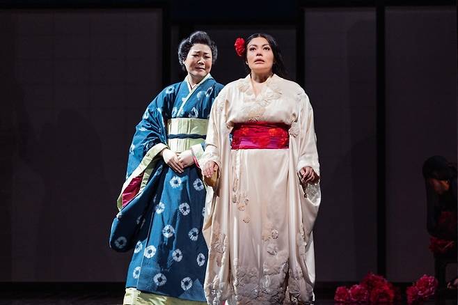 메트로폴리탄 오페라 <나비부인>에 출연한 메조소프라노 김효나와 소프라노 아이린 페레스 / (c) EVAN ZIMMERMAN