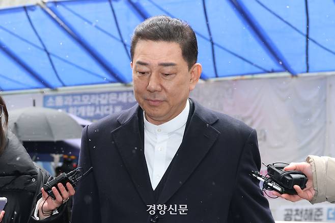 각종 비위 의혹을 받는 김병기 더불어민주당 의원이 지난 1월 12일 서울 여의도 중앙당사에서 열린 윤리위원회에 출석하고 있다. 한수빈 기자
