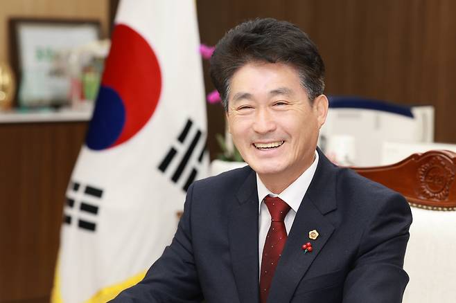 Lee Yang-seob, chairperson of the North Chungcheong Provincial Council, poses for a picture. (North Chungcheong Provincial Council)
