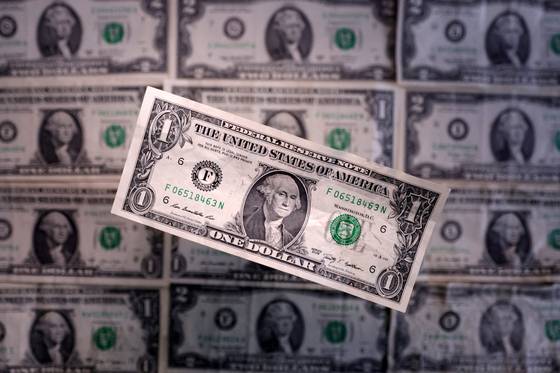 Dollar banknotes are seen in this illustration taken on March 19, 2025. [REUTERS/YONHAP]