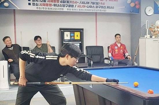 강원도유청소년당구연맹 발대식과 함께 제3회 사제동행당구대회가 열렸다. 사제동행당구대회는 교사와 학생이 한팀이 되어 경기하는 방식으로 진행됐다. (사진=동해당구연맹)