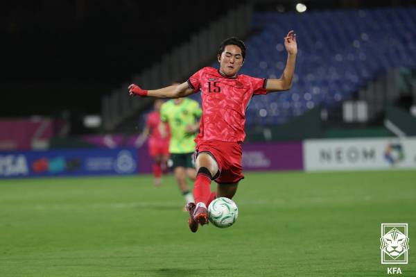 이민성 감독이 이끄는 한국 U23 대표팀이 4강에 올랐다. 사진은 백가온이 18일(한국시각) 사우디아라비아 제다 킹 압둘라 스포츠시티홀 스타디움에서 열린 호주와의 2026 아시아축구연맹(AFC) U23 아시안컵 8강전에서 드리블을 하고 있는 모습. /사진=뉴스1(대한축구협회 제공)