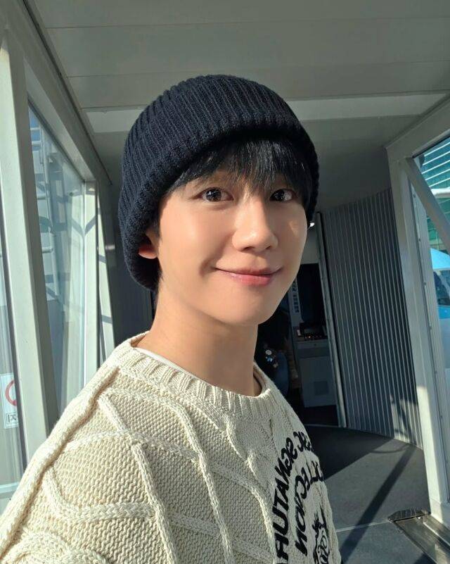 정해인이 남친짤의 교과서 패션을 보여줬다. / 정해인 인스타그램