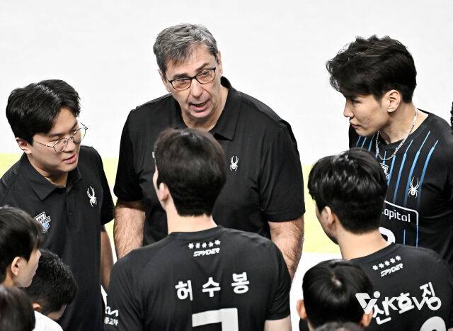 블랑 감독과 선수들./KOVO