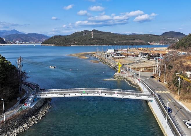금호태인보도교 전경. 광양제철소 제공
