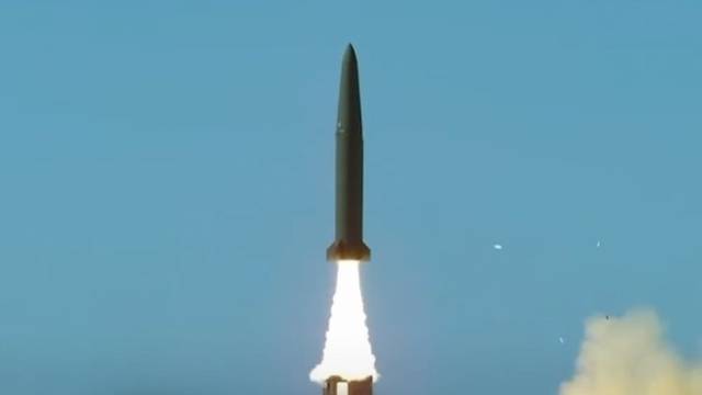 지난 2022년 10월 1일 국군의날 처음 공개된 고위력 미사일 ‘현무-5’ 발사 장면. 사진 제공=국방부