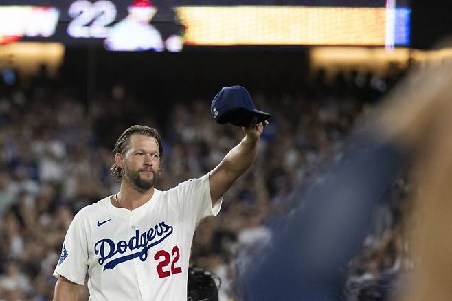 클레이튼 커쇼는 2025시즌을 끝으로 현역 은퇴했지만, 2026 WBC에 미국 대표팀으로 출전해 마운드에 활력을 불어넣으려 한다. AP뉴시스