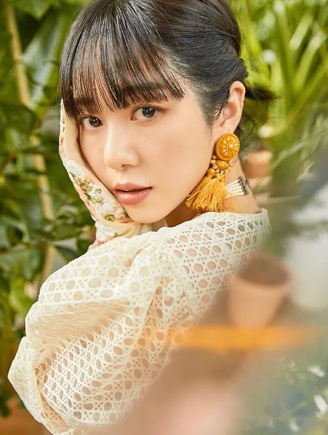 가수 권민아가 공개한 화보.