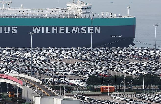 평택항에 세워진 수출용 자동차 [연합뉴스 자료사진]