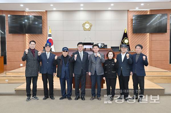 울산 중구의회 박경흠 의장은 19일 의장실에서 중구지역 9개 보훈단체 대표단과 신년 간담회를 갖고 지원방안을 논의했다. 중구의회 제공