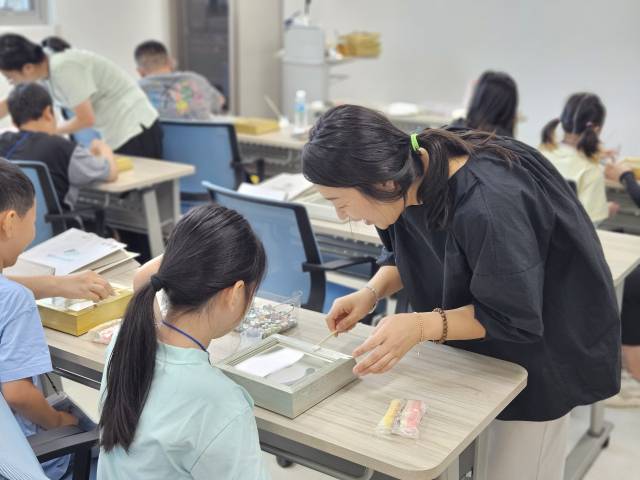 경북지역 한 학교에서 특수교육 대상 학생들의 눈높이에 맞춰 체험형 교육이 진행되고 있다. 경북교육청 제공