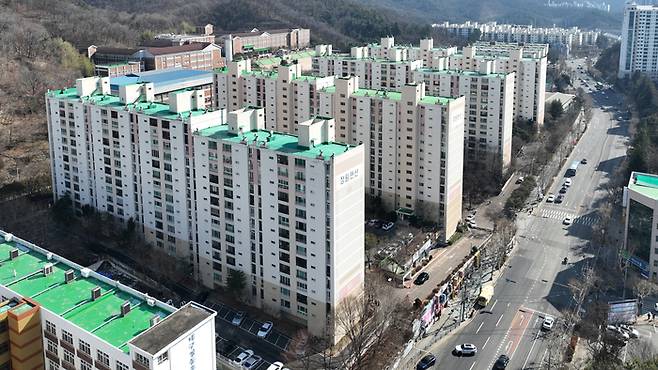 재건축이 추진되고 있는 대구 수성구 범어동 장원맨션 전경. <영남일보 DB>