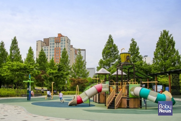 기후에너지환경부(장관 김성환)와 한국환경산업기술원은 어린이 활동공간에 대한 '납'과 '프탈레이트'에 대한 검사를 지원하고, 기준을 초과한 시설에 대해서는 개선 지원을 추진한다. ⓒ베이비뉴스