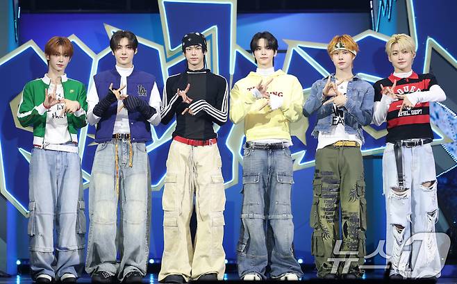 그룹 투어스(TWS) 한진(왼쪽부터)과 영재, 도훈, 신유, 경민, 지훈 2025.10.13/뉴스1 ⓒ News1 권현진 기자