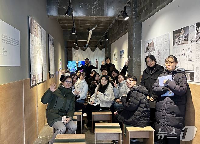 부산대 건축학과 학생들이 부산 금정구 금정로 일대 유휴 상가에서 대학가 상권활성화 프로젝트를 하고 있다. (부산대 제공. 재판매 및 DB 금지)