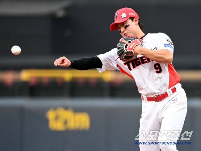 6일 광주 KIA챔피언스필드에서 열린 한화와 KIA의 경기, 수비를 펼치는 KIA 2루수 윤도현. 광주=허상욱 기자wook@sportschosun.com/2025.06.06/