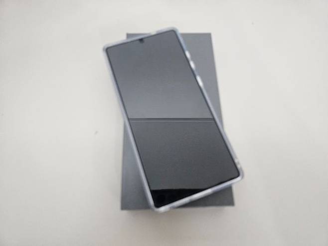 아이와 함께 나의 휴대전화도 바꿨다. 별도의 인증절차는 거치지 않았지만, 오는 3월 말부터는 의무적으로 인증을 거쳐야 한다.