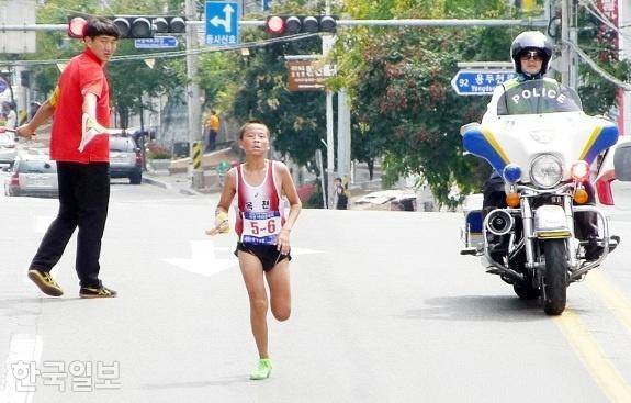 청주시청 소속 김종윤 선수가 초등학생 시절 한 마라톤 대회에서 달리고 있다. 유족 제공
