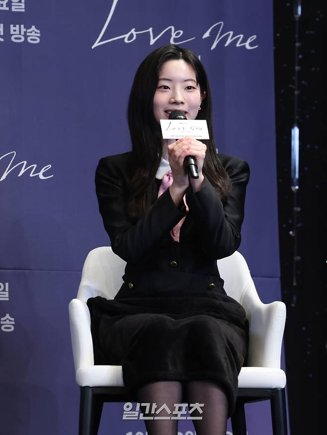 배우 다현이 18일 오후 서울 구로구 더링크호텔에서 열린 JTBC 새 금요시리즈 '러브 미' 제작발표회에 참석해 인사말을 하고 있다. 서병수 기자 qudtn@edaily.co.kr /2025.12.18/
