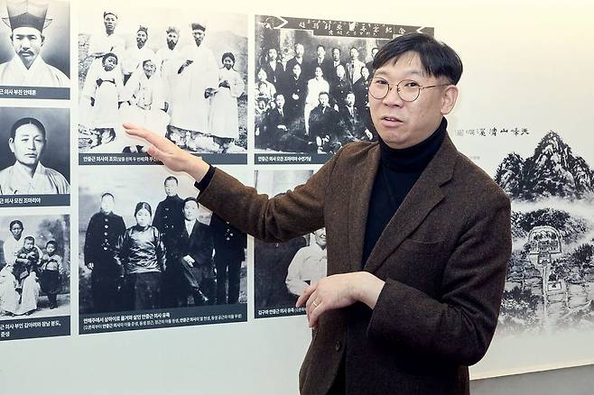 이주화 학예부장이 소중 학생기자단에게 독립투사의 면모 외에도 안중근 의사의 다양한 모습을 설명했다.