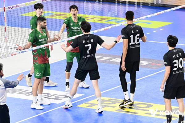 우리카드 알리는 지난 현대캐피탈과 경기에서 레오와 충돌했다. 사진 제공= KOVO