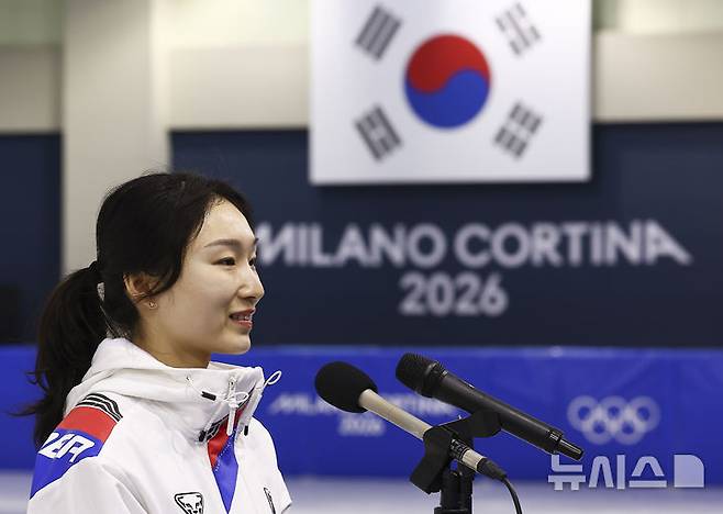 [진천=뉴시스] 김근수 기자 = 쇼트트랙 국가대표 최민정이 지난 23일 충북 진천국가대표선수촌에서 신년 훈련을 마치고 인터뷰를 하고 있다. 2026.01.01. ks@newsis.com