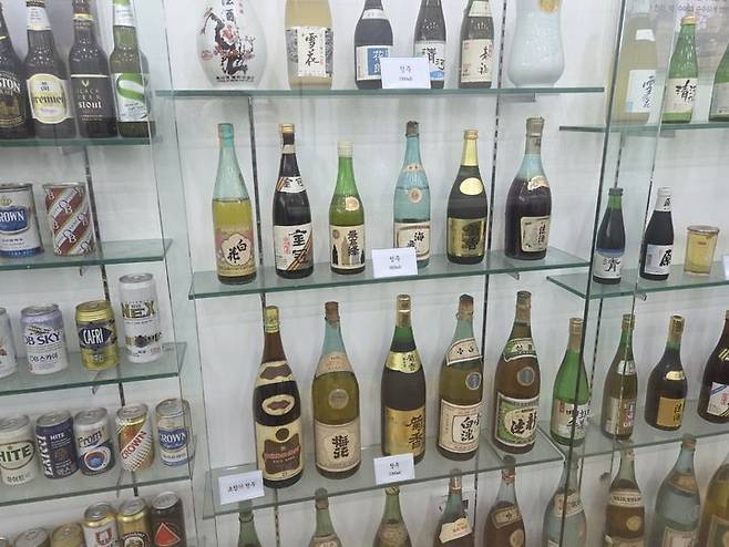 [서귀포=뉴시스] 제주 국세청 주류면허지원센터 내 주류전시관에 각종 주류가 전시돼 있다. 2026.1.19. *재판매 및 DB 금지