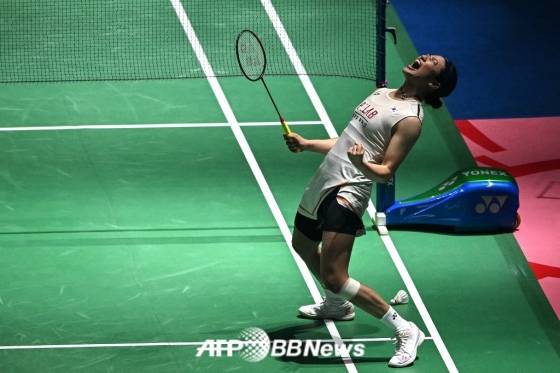 안세영이 18일(한국시간) 인도 뉴델리에 위치한 인디라 간디 스포츠 콤플렉스에서 펼쳐진 세계배드민턴연맹(BWF) 월드투어 슈퍼 750 인도오픈 여자 단식 결승전에서 왕즈이를 상대로 경기를 펼치고 있다. /AFPBBNews=뉴스1