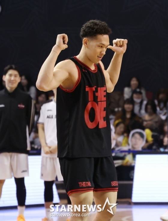 에디 다니엘이 세리머니하고 있다. /사진=김진경 대기자