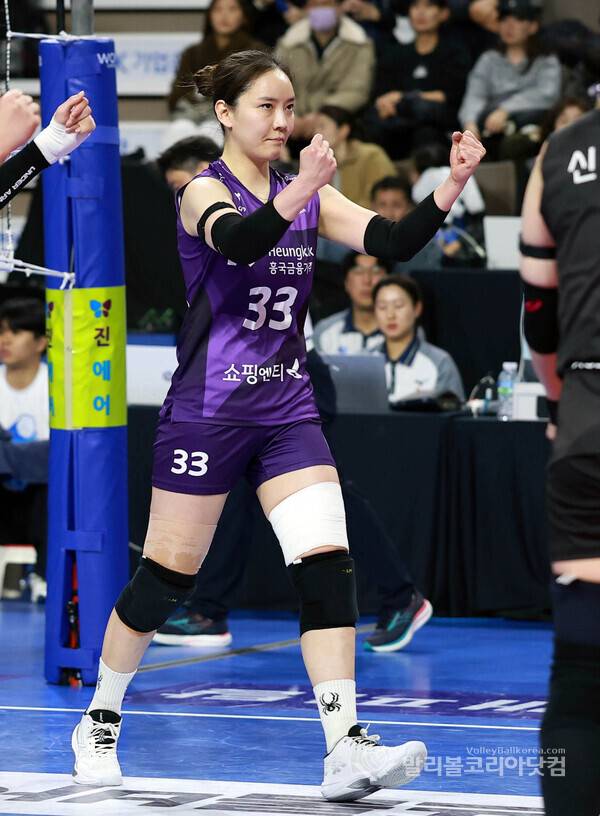 18일 흥국생명 세터 이나연이 공격을 성공시키고 기뻐하고 있다.2026.1.19.【발리볼코리아닷컴(화성)=김경수 기자】