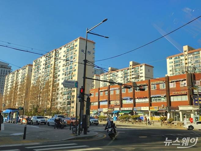 오는 20일 재건축사업 시공사 입찰 마감을 앞둔 서울 서초동 서초진흥아파트 모습. 사진=뉴스웨이DB