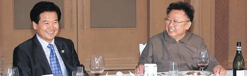 2005년 6월 17일 평양을 방문해 김정일 국방위원장을 만난 정동영 당시 통일부 장관 (출처 : 동아일보)