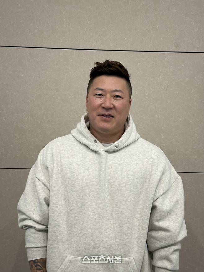 최형우가 인터뷰에 임하고 있다. 인천공항 | 박연준 기자 duswns0628@sportsseoul.com