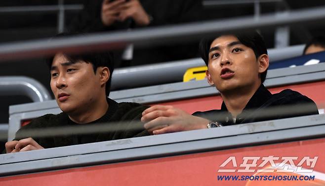 2025 K-BASEBALL SERIES 대한민국과 체코의 평가전이 8일 고척스카이돔에서 열렸다. 김하성, 이정후가 경기를 지켜보고 있다. 고척=박재만 기자 pjm@sportschosun.com/2025.11.08/